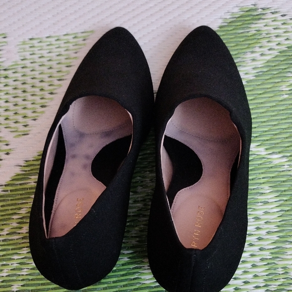 Taryn Rose Elegant Black Wedge Pumps Size 10 - Picture 6 of 8